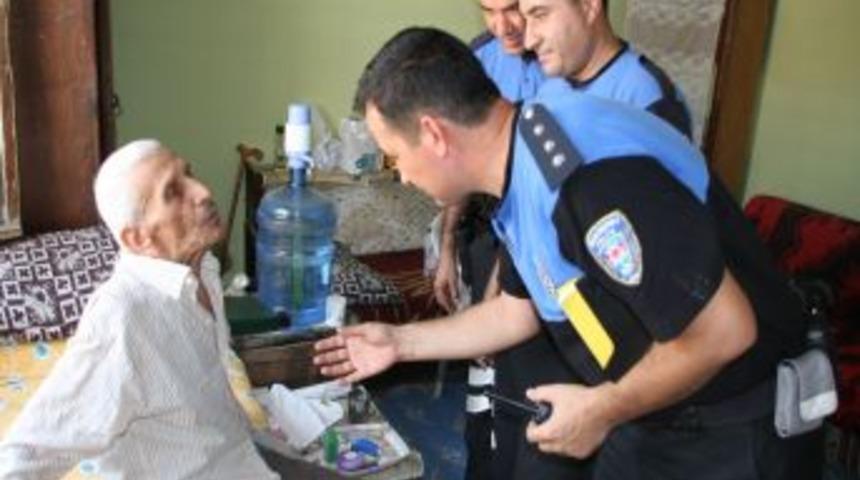 Polislerin şefkatini huzurevine değişmedi