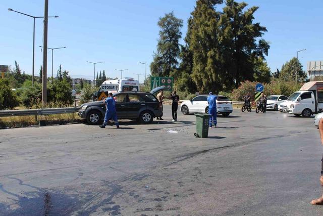 Kırmızı ışık ihlali kaza getirdi: 3 yaralı 2