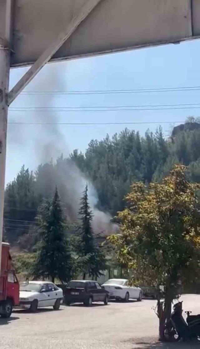 Karab&uuml;k&rsquo;te ormanlık alanda &ccedil;ıkan &ouml;rt&uuml; yangını s&ouml;nd&uuml;r&uuml;ld&uuml; 10