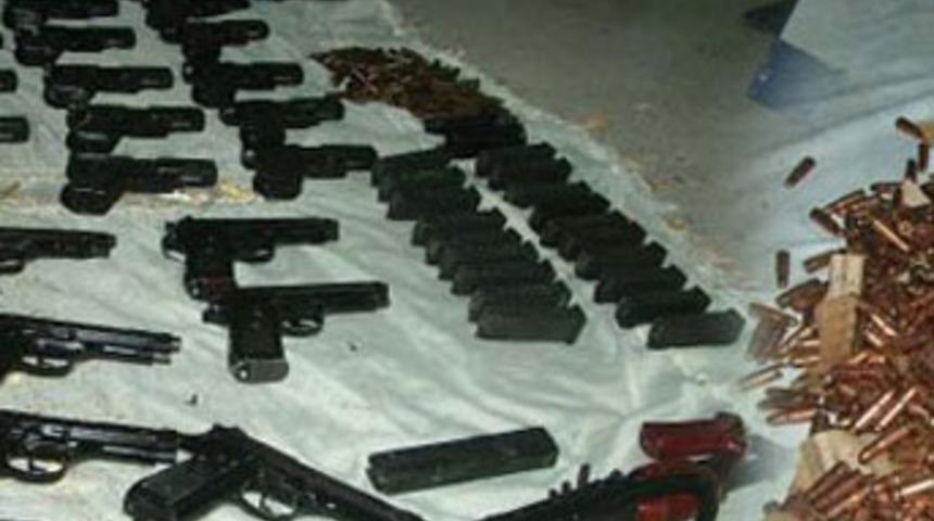 TIR'dan cephanelik &ccedil;ıktı