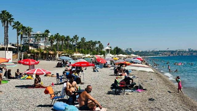 Antalya sahillerinde okul &ouml;ncesi yoğunluğu 1