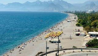 Antalya sahillerinde okul &ouml;ncesi yoğunluğu