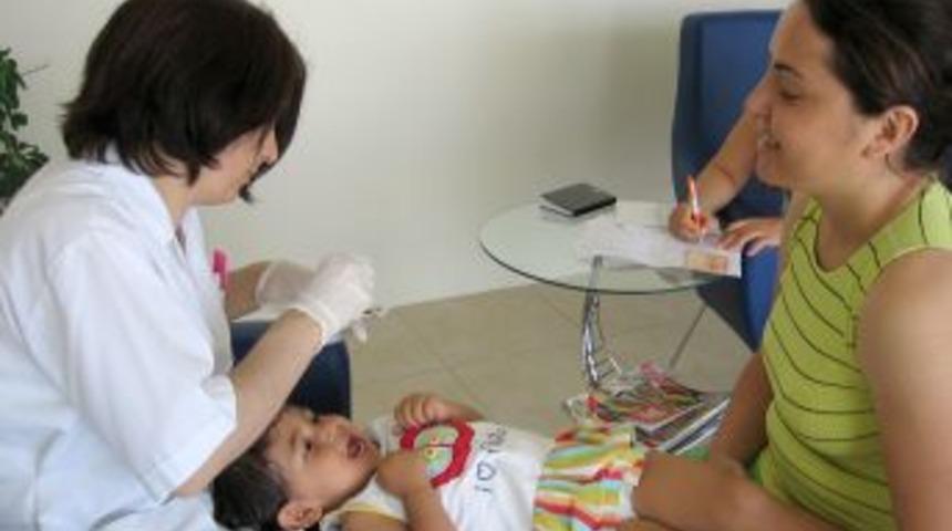 Uzun s&uuml;reli biberon kullanımı diş ağrısına sebep oluyor