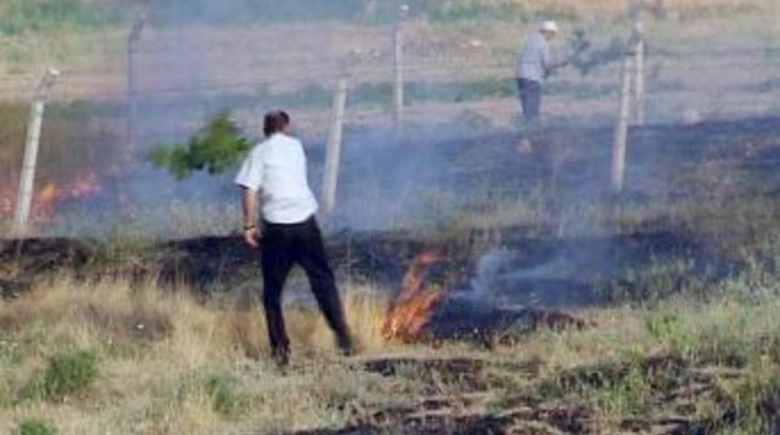 Alev topuna d&ouml;nen karga 10 d&ouml;n&uuml;m arazinin yanmasına neden oldu