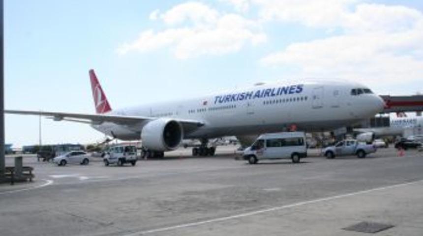 Bakan &Ccedil;ağlayan, yeni Boeing 777 ile T&uuml;rkiye&rsquo;ye d&ouml;nd&uuml;