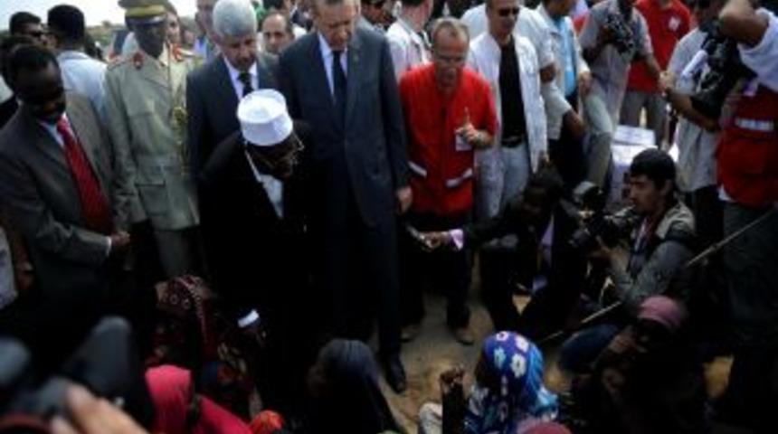 Somalili &ccedil;ocuklar Başbakan Erdoğan ve eşini duygulandırdı
