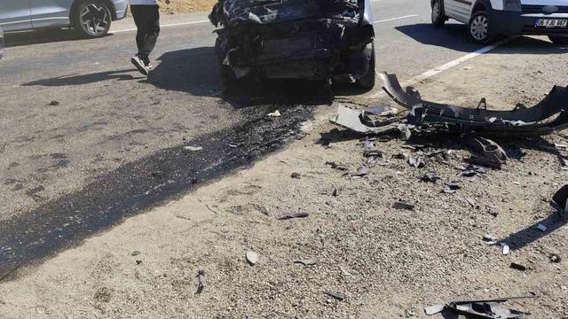 Siirt’te hafif ticari araç ile kamyonet çarpıştı: 4 yaralı