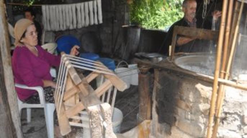 İpek&ccedil;ilik 70 yıldır aynı ocakta can buluyor