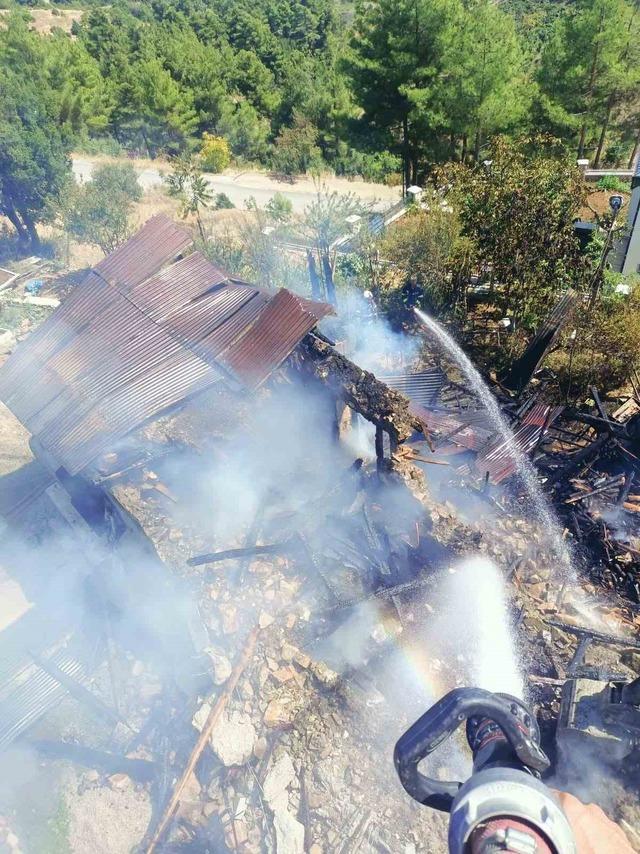 Mersin&rsquo;de yangın paniğine neden oldu 1