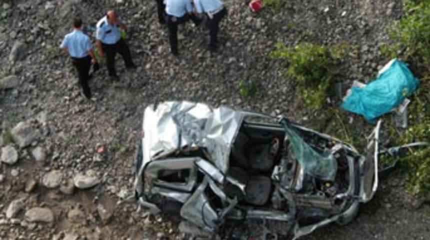 Anne ve 2 çocuğu kazada öldü