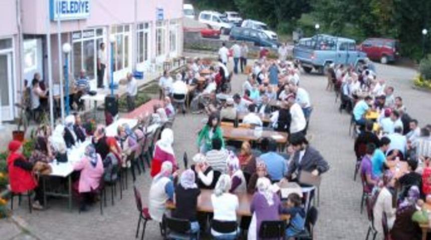 Oğuzlu Belediyesi, belde halkına iftar yemeği verdi