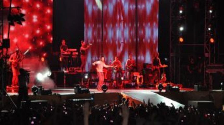 Tarkan, Kocaeli&rsquo;ni coşturdu