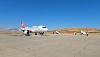 Yenilenen Siirt Havalimanı'na ilk yolcu u&ccedil;ağı indi