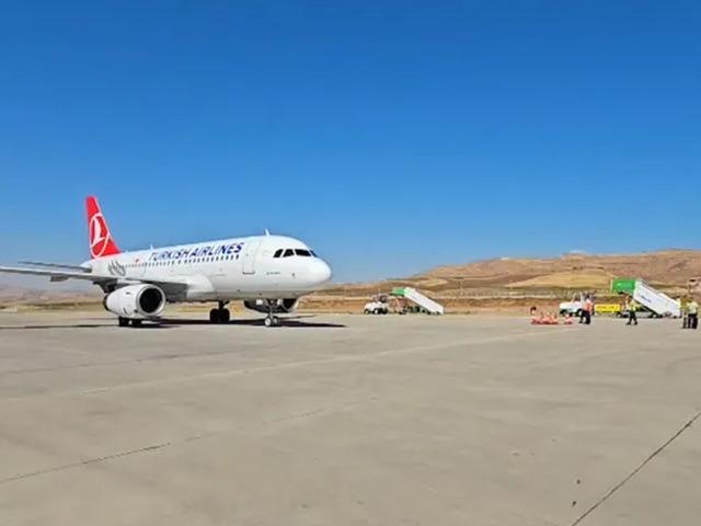 Yenilenen Siirt Havalimanı'na ilk yolcu u&ccedil;ağı indi