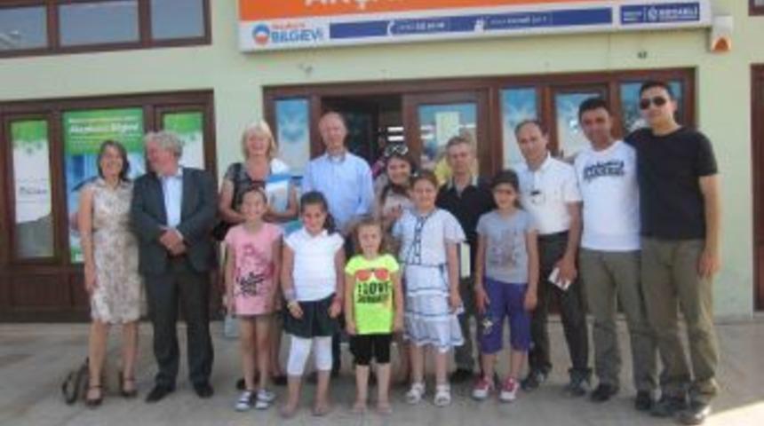 AB Heyetinden Bilgi Evlerine &ouml;vg&uuml;