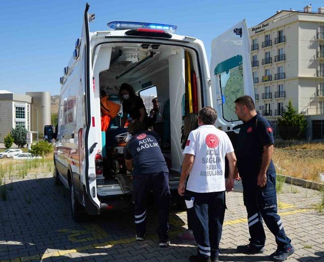 Sağlık durumları ağırlaşan 2 &ccedil;ocuk, hava ambulansıyla Ankara&rsquo;ya sevk edildi 5