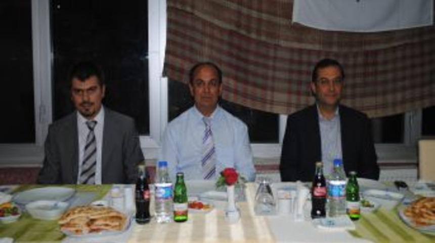 Hakk&acirc;ri Valiliği, K&uuml;rt&ccedil;e kursunu tamamlayan akademisyenlere veda yemeği verdi