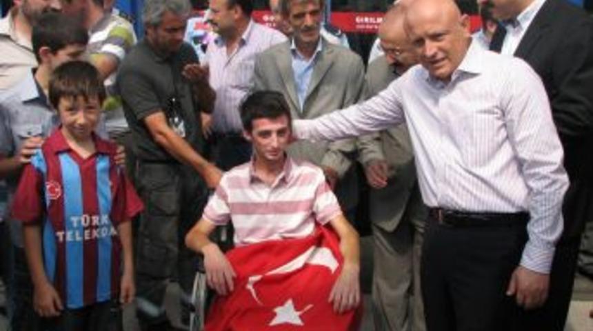 Silvan'da Gazi olan &Ouml;zdemir, memleketine geldi
