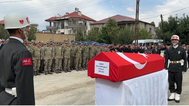 Yüksekova’nın şehidi gözyaşları arasında toprağa verildi 8