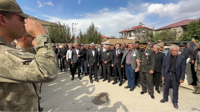 Yüksekova’nın şehidi gözyaşları arasında toprağa verildi 5