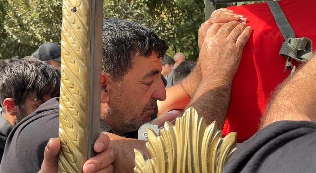 Yüksekova’nın şehidi gözyaşları arasında toprağa verildi 4