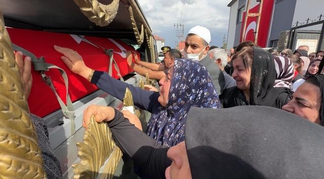 Yüksekova’nın şehidi gözyaşları arasında toprağa verildi 3