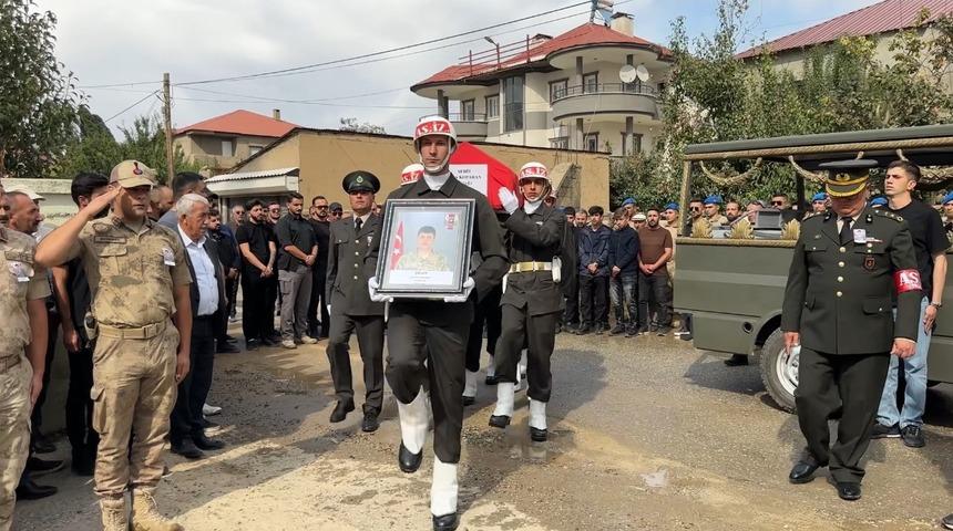 Y&uuml;ksekova&rsquo;nın şehidi g&ouml;zyaşları arasında toprağa verildi