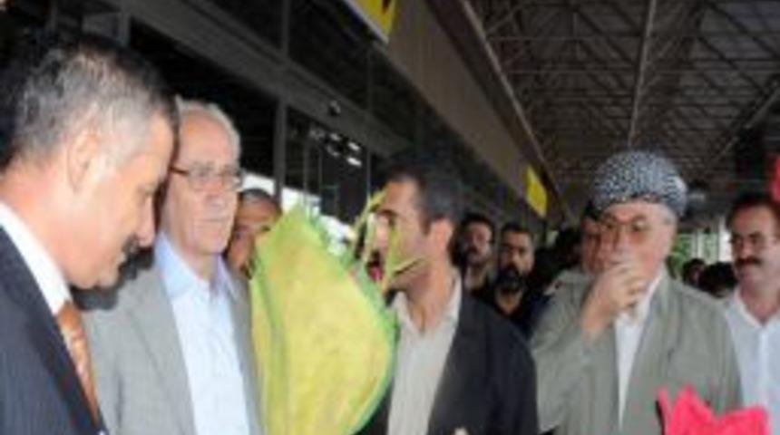 Kemal Burkay: Silahlar susmadan K&uuml;rt sorunun &ccedil;&ouml;z&uuml;m&uuml; konuşulamaz