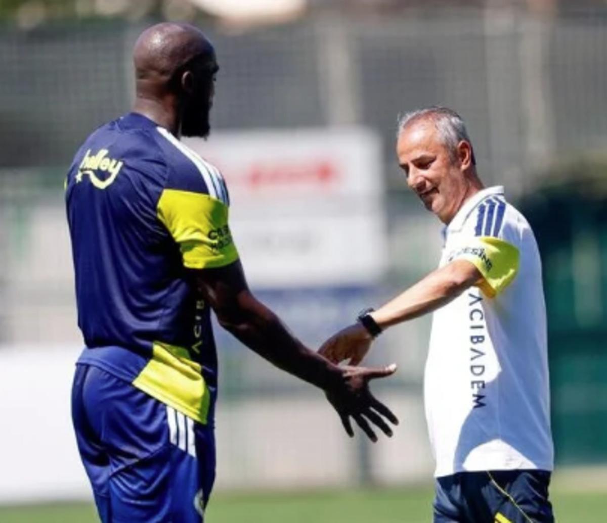 Ve Fenerbahçe beklenen kareyi paylaştı! İsmail Kartal takımın başında antrenmana çıktı 1