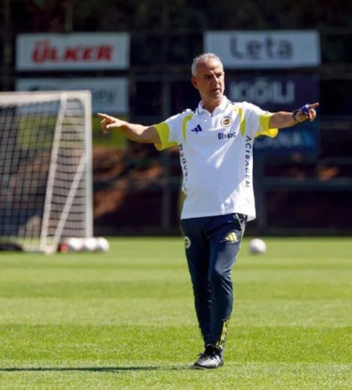 Ve Fenerbahçe beklenen kareyi paylaştı! İsmail Kartal takımın başında antrenmana çıktı 2