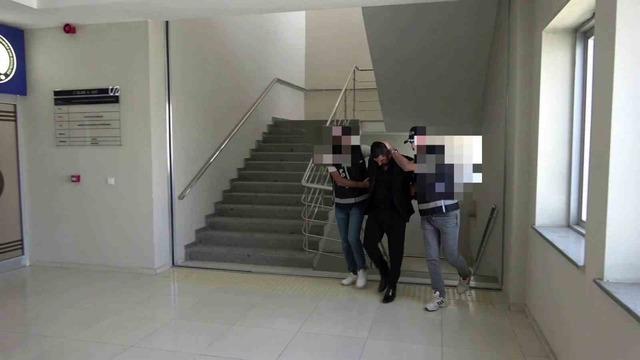 D&uuml;ğ&uuml;nde takılan altınlar bulundu 5