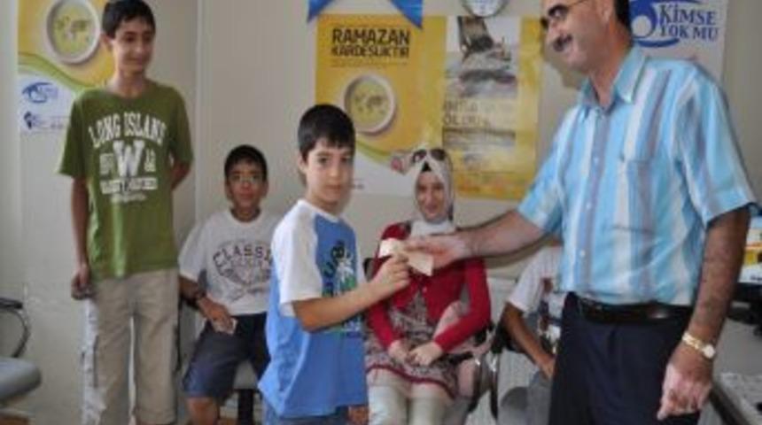 K&uuml;&ccedil;&uuml;k Enes bilgisayar i&ccedil;in biriktirdiği parayı Somalili &ccedil;ocuklara g&ouml;nderdi