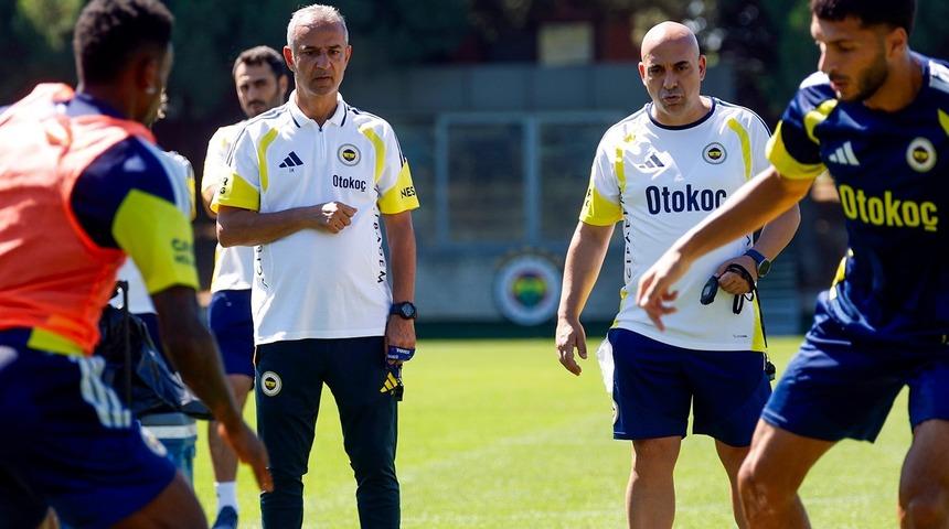 Ve Fenerbah&ccedil;e beklenen kareyi paylaştı! İsmail Kartal takımın başında antrenmana &ccedil;ıktı