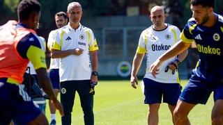 Ve Fenerbahçe beklenen kareyi paylaştı! İsmail Kartal takımın başında antrenmana çıktı