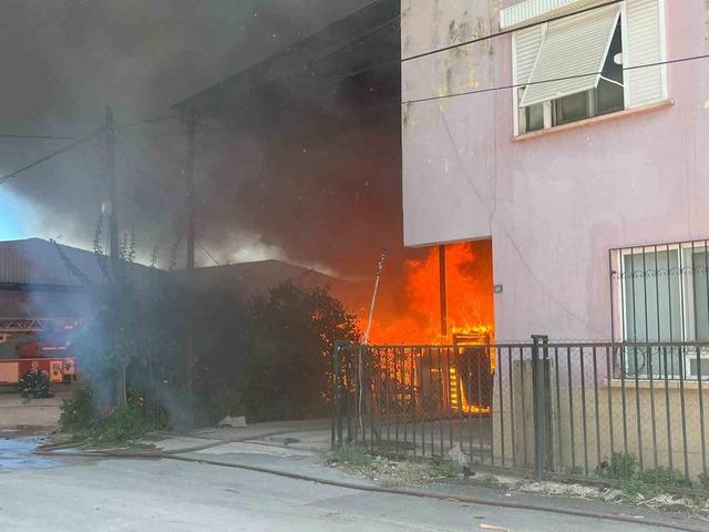 Antalya&rsquo;da ev ve depo yangını 2