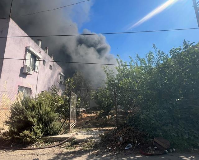 Antalya&rsquo;da ev ve depo yangını 1