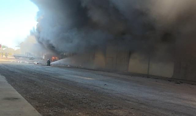 Antalya&rsquo;da ev ve depo yangını 6