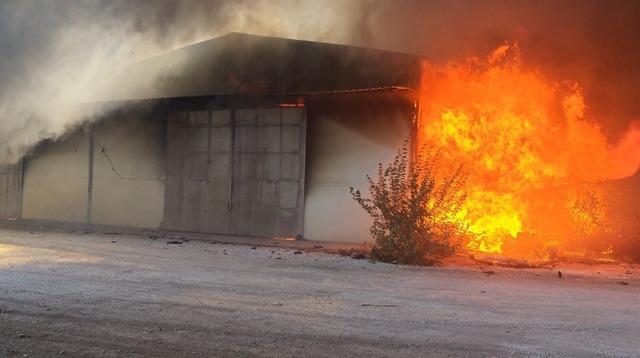 Antalya&rsquo;da ev ve depo yangını 5
