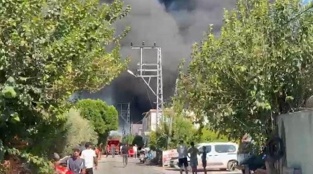 Antalya&rsquo;da ev ve depo yangını 4