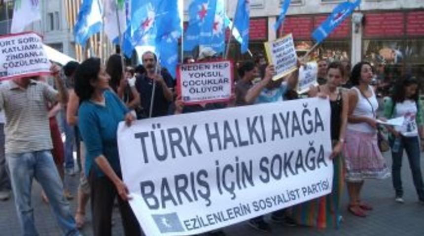 Askeri operasyonların durdurulması i&ccedil;in eylem yaptılar