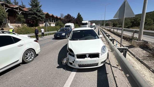 Çorum’da 3 araçlı zincirleme kaza: 5 yaralı 9