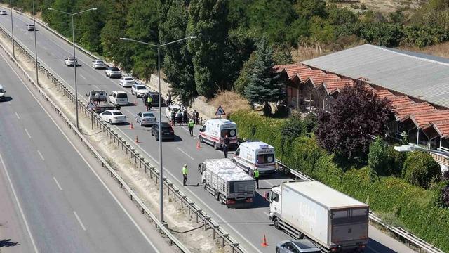 Çorum’da 3 araçlı zincirleme kaza: 5 yaralı 4