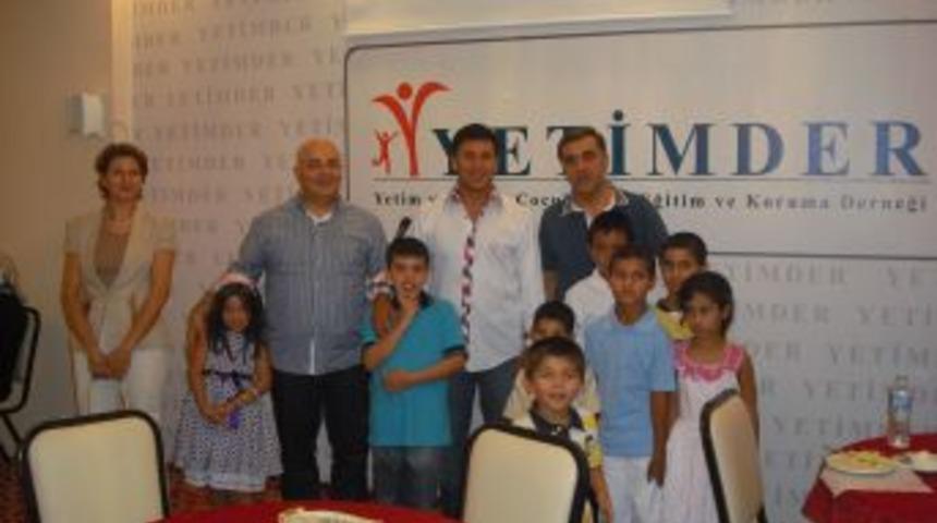 İzzet Yıldızhan, yetim &ccedil;ocuklarla iftar yaptı