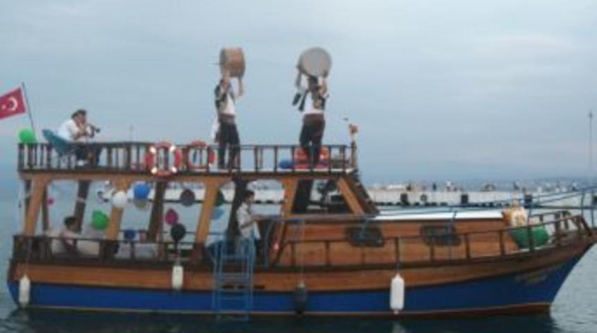 Sinop&rsquo;ta gelin arabası yerine gelin teknesi