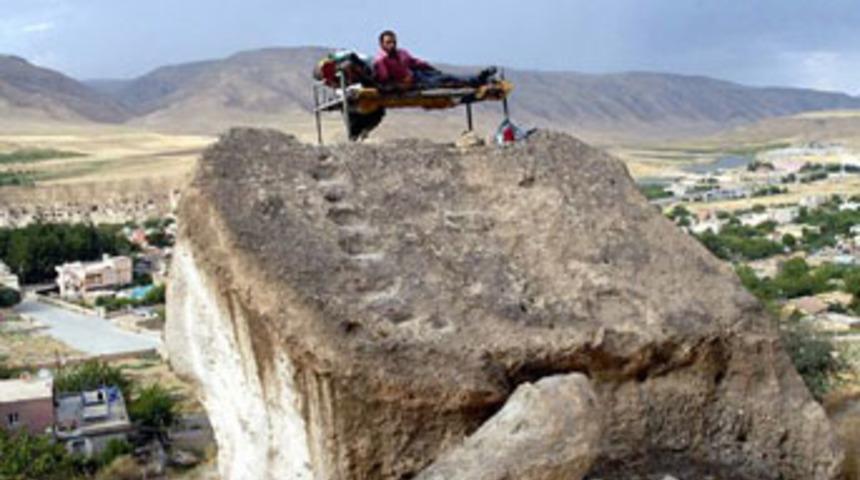 &Ccedil;obanın 'Kaya Palas' keyfi