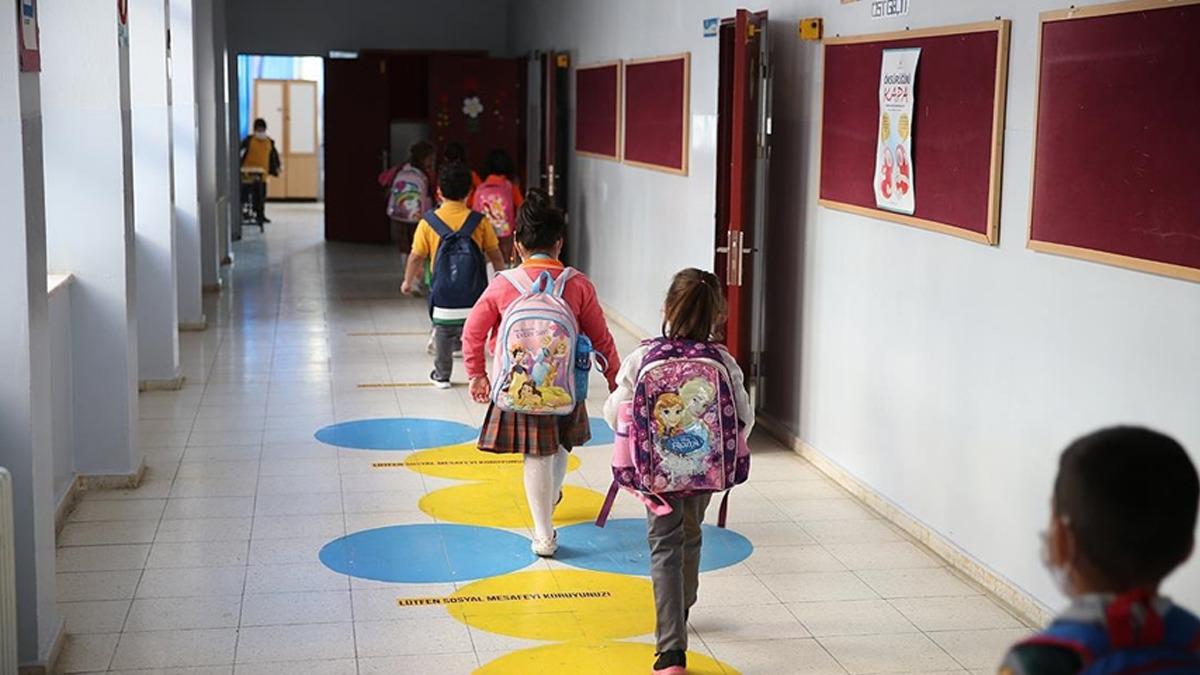 İstanbul da okullarda yeni d&ouml;nem! Randevusu olmayan veli okula alınmayacak, her okulda dedekt&ouml;r olacak 2