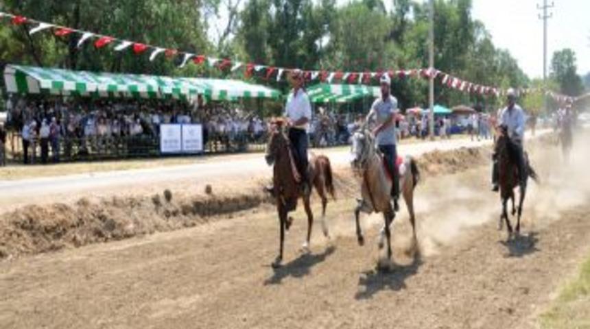 Rahvan atlar Kayapa&rsquo;da nefes kesti