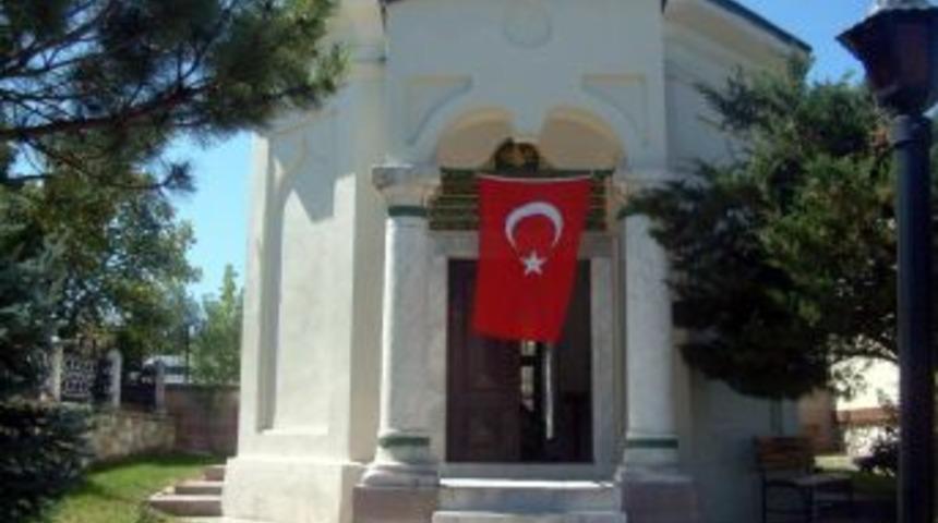 Hayme Ana t&uuml;rbesi 2. Abd&uuml;lhamid d&ouml;neminden kalma