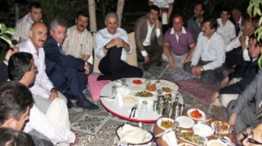 Bakan Yıldırım, &Uuml;z&uuml;ml&uuml;&rsquo;de yorgunluk attı