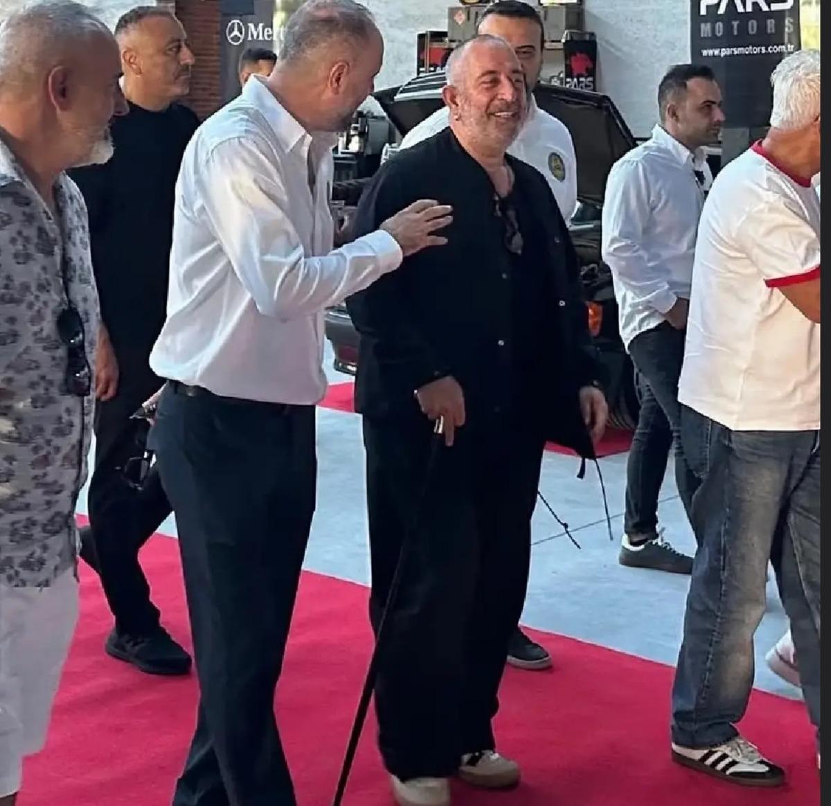 Görüntüsü viral oldu: Cem Yılmaz dan espirili yanıt geldi 2